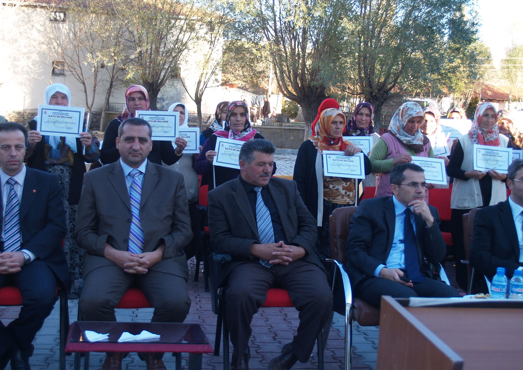 Orta �l�emiz �zl� Beldesinde 32 bayana Hayvan �r�nleri beceri kursu belgeleri t�renle verildi