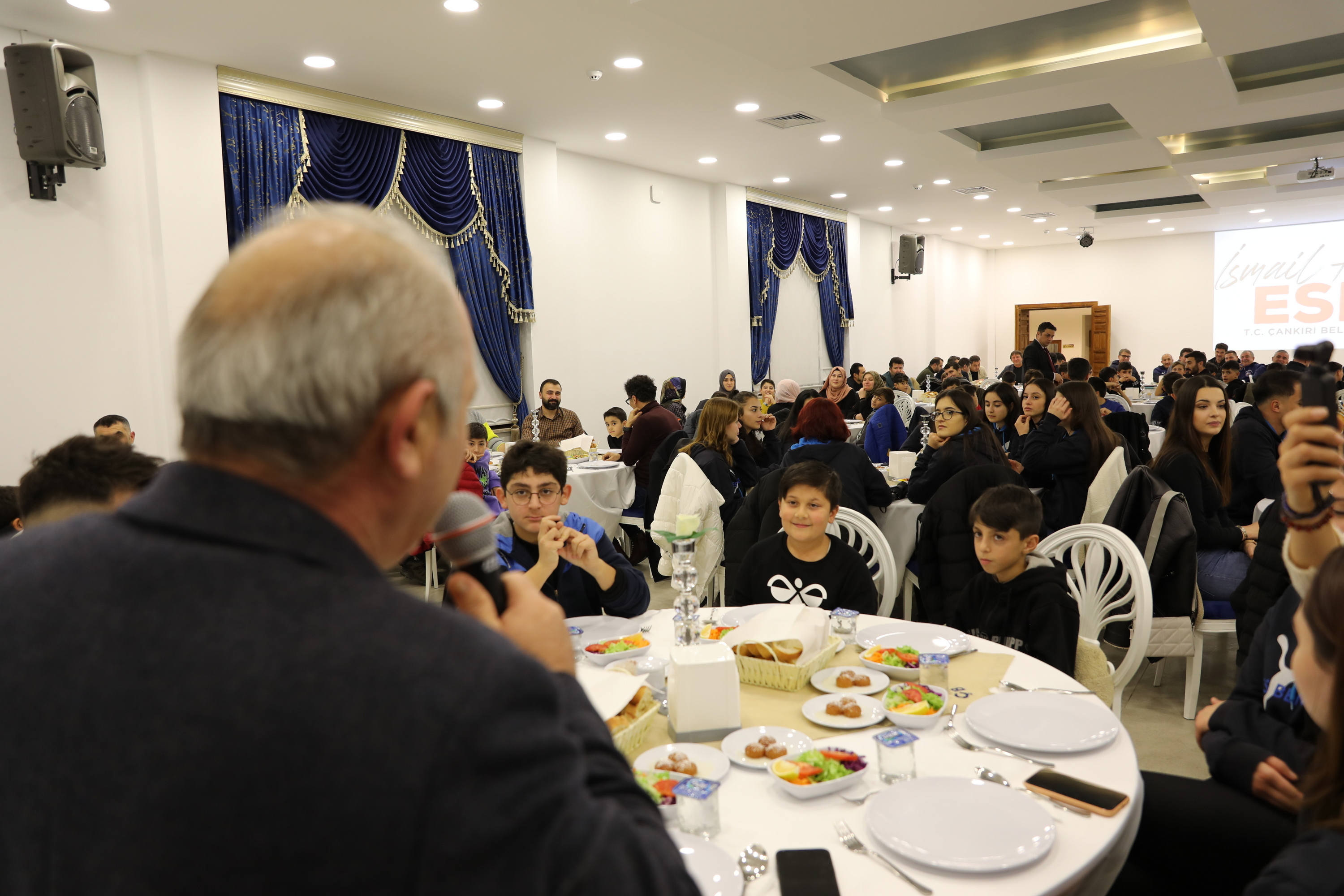 Esen, Sporcuları ile Bir Araya Geldi