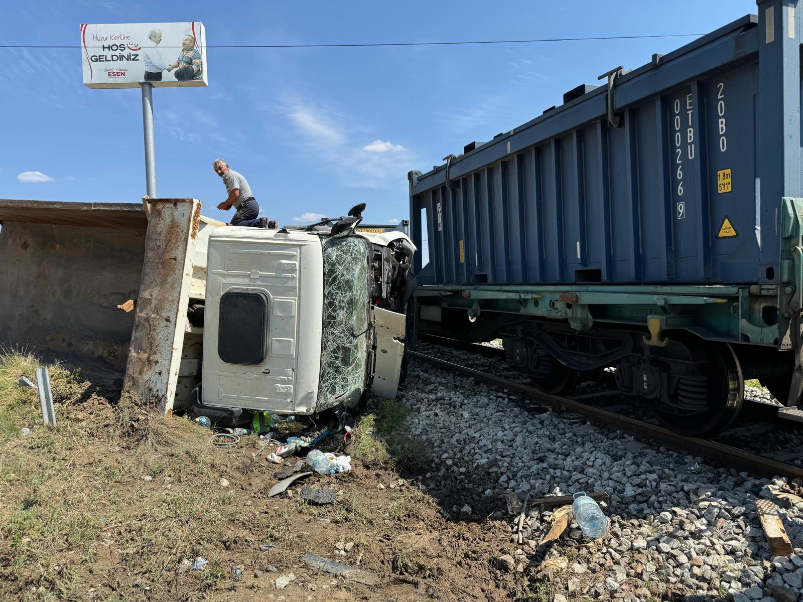 Çankırı’da tren, kamyona çarptı: 1 ölü 3 yaralı