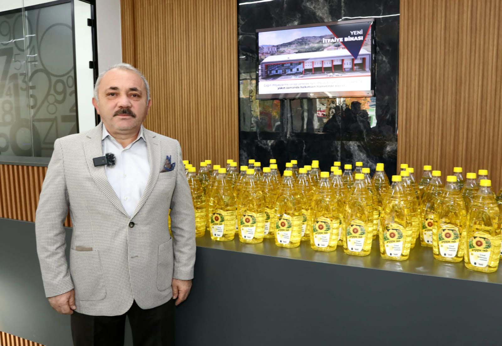 Belediye, ayçiçek üretiminden elde ettiği yağları ihtiyaç sahiplerine dağıtacak