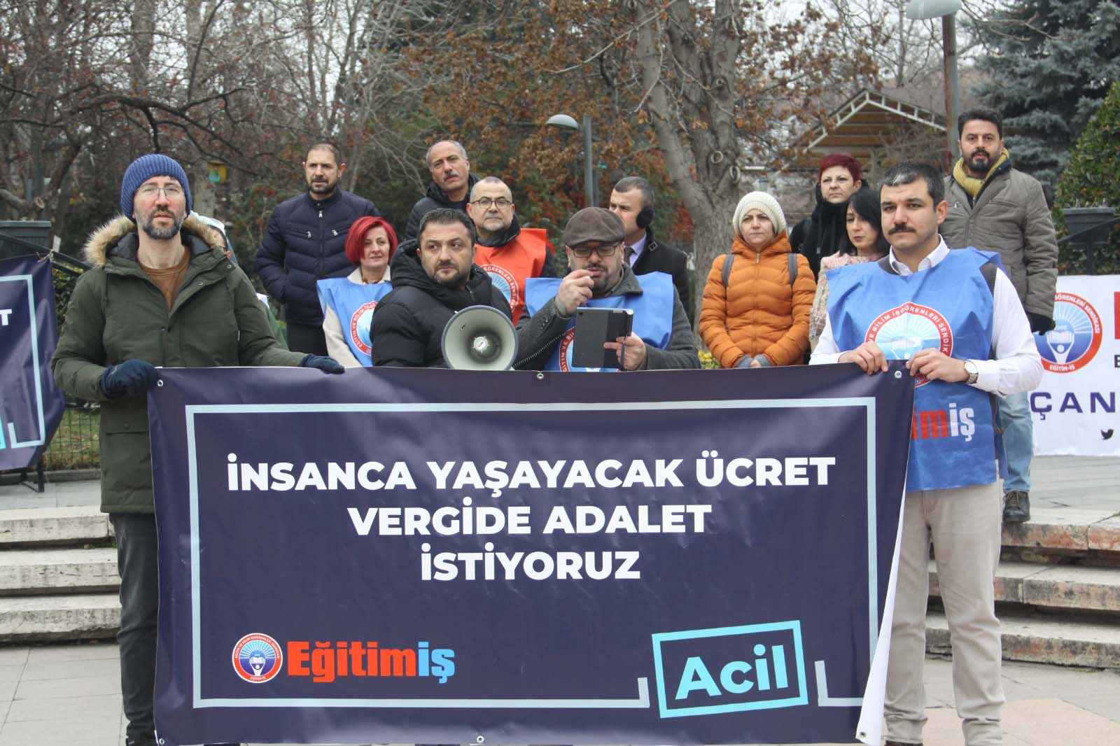 Şamasas: İnsanca yaşayacak ücret, vergide adalet istiyoruz