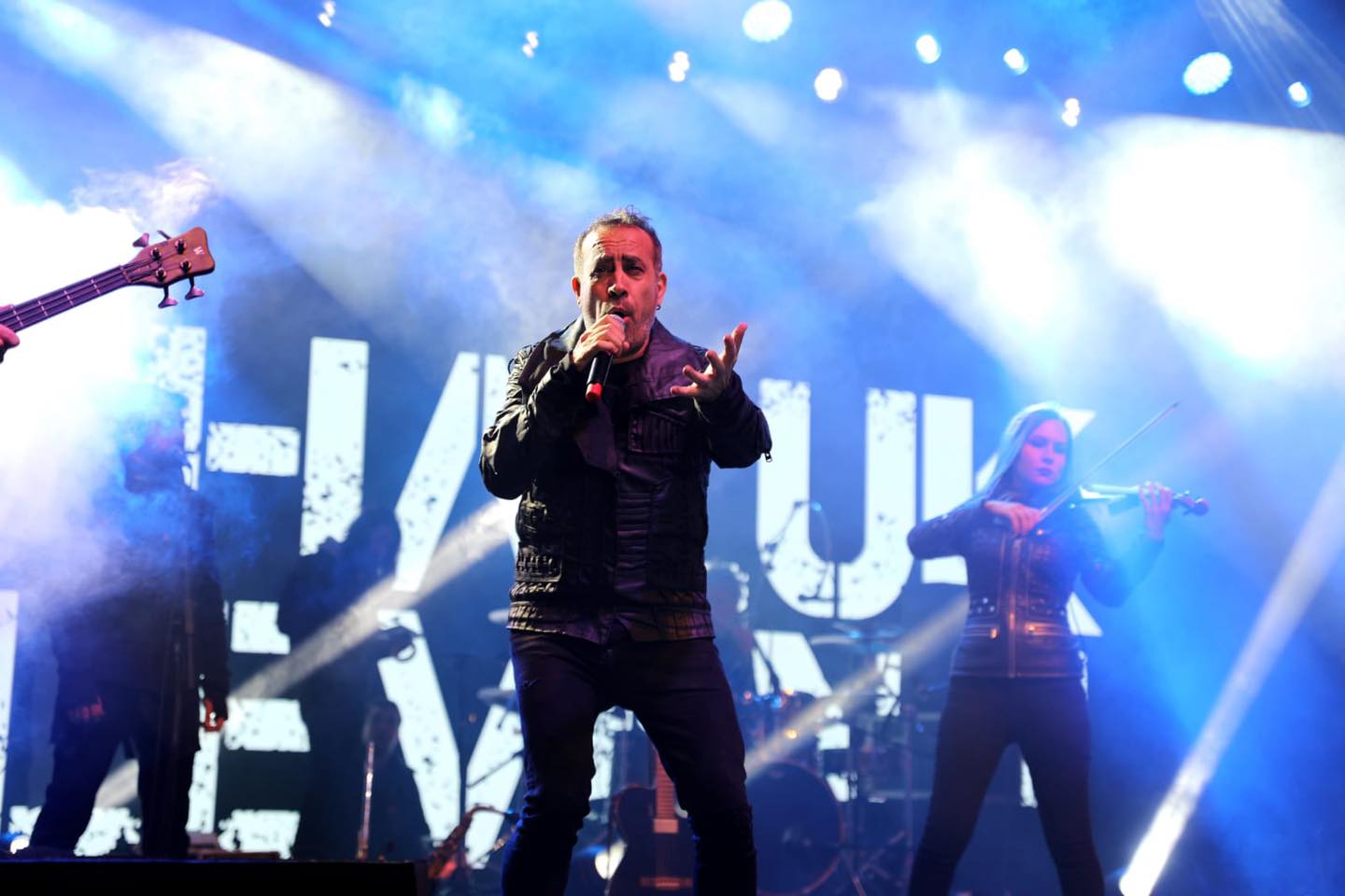 Binlerce kişi Haluk Levent konserinde doyasıya eğlendi