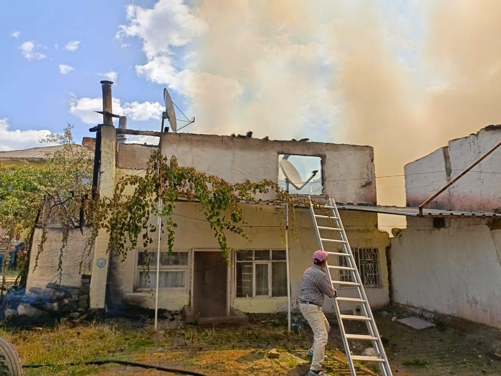 Kullar’da 2 günde 2 yangın: 6 ev kül oldu