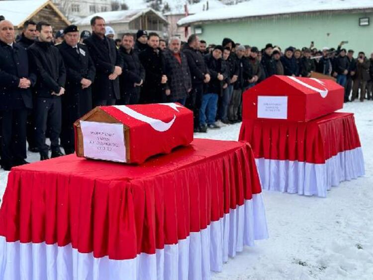Baba ve oğlu toprağa verildi
