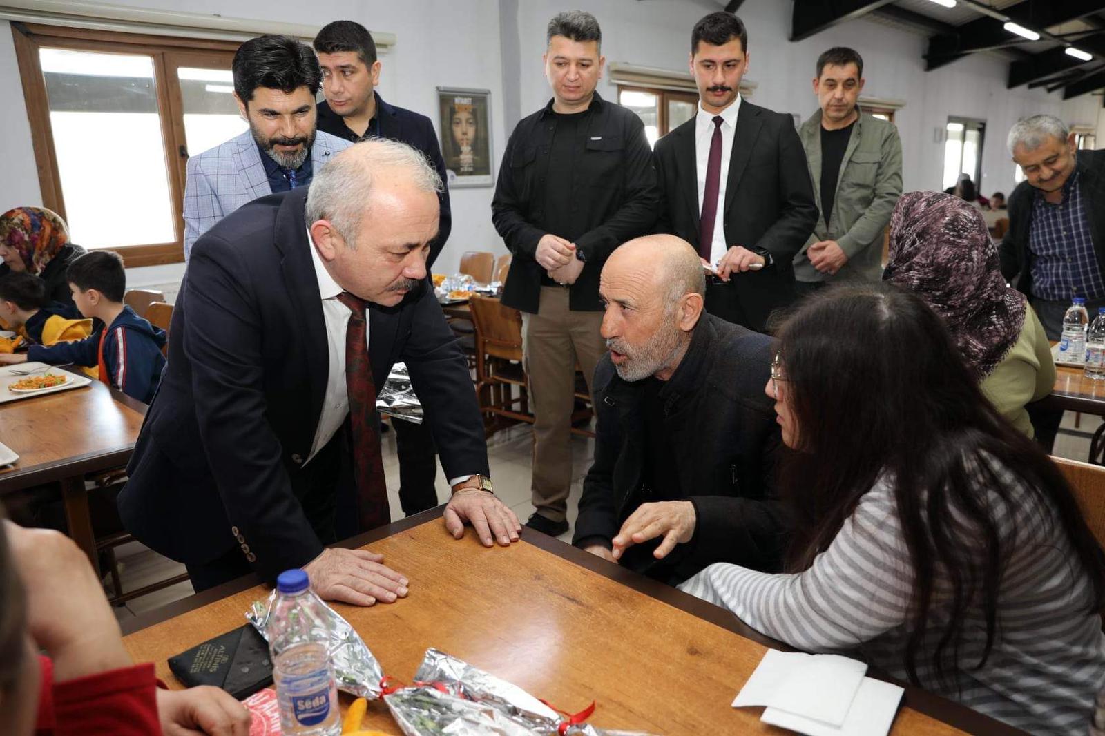 Başkan Esen Depremzedeleri Ziyaret Etti