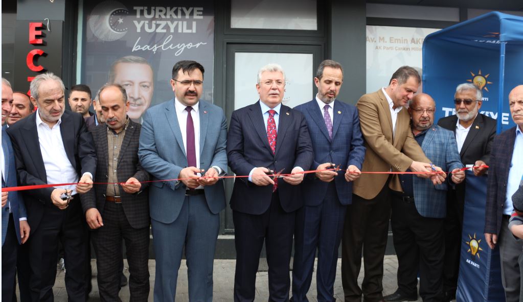 AK Parti seçim koordinasyon merkezi açıldı