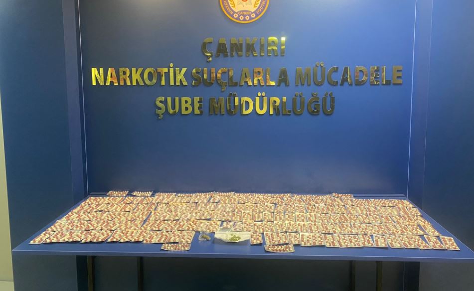 2505 adet sentetik ecza hapı ele geçirildi