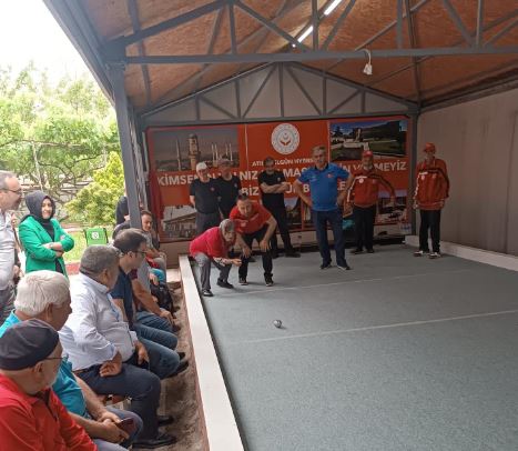 70'lik delikanlılar huzurevleri arası bocce müsabakalarında karşılaştı