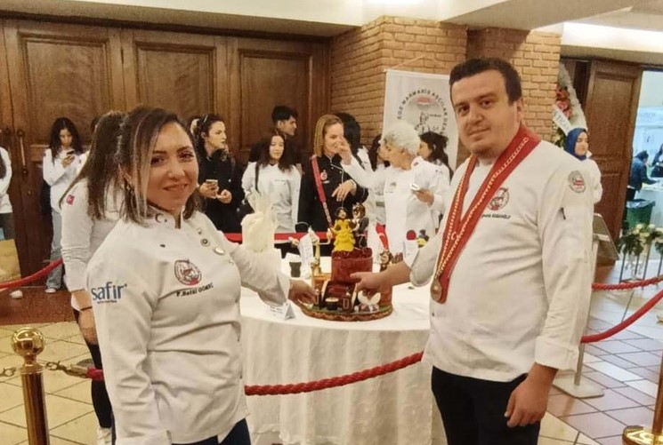 Betül Gömeç, dekor pasta yarışmasında Türkiye birincisi oldu