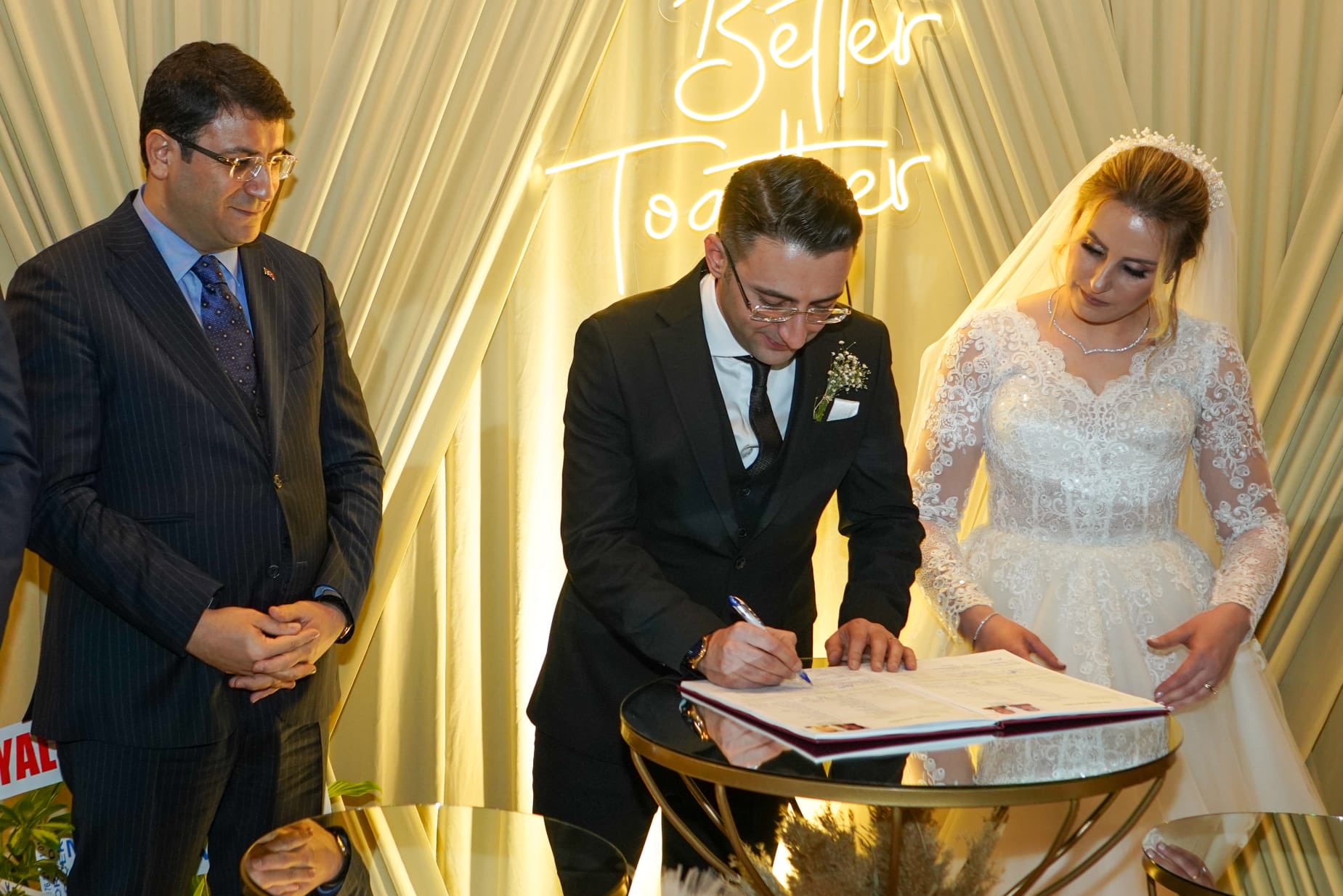 Ayşenur ve Mustafa Avşar, hayatlarını birleştirdi