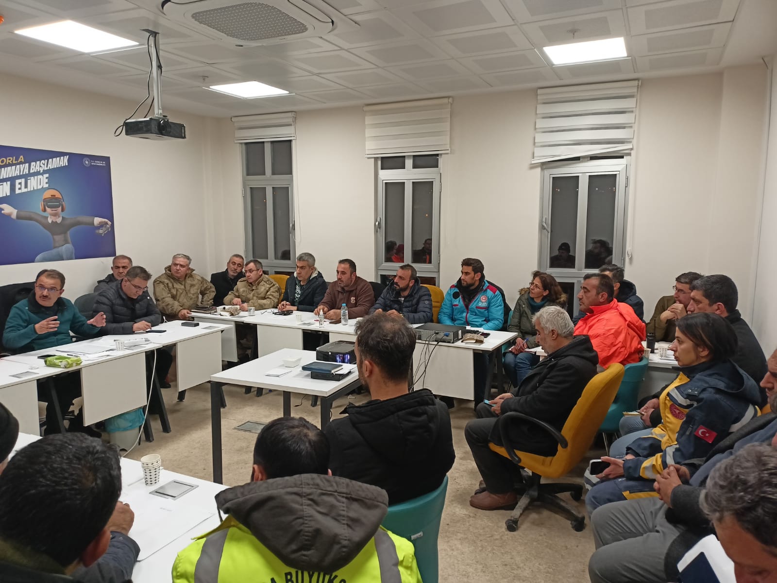 Vali Ayaz, Besni’deki çalışmaları koordine ediyor
