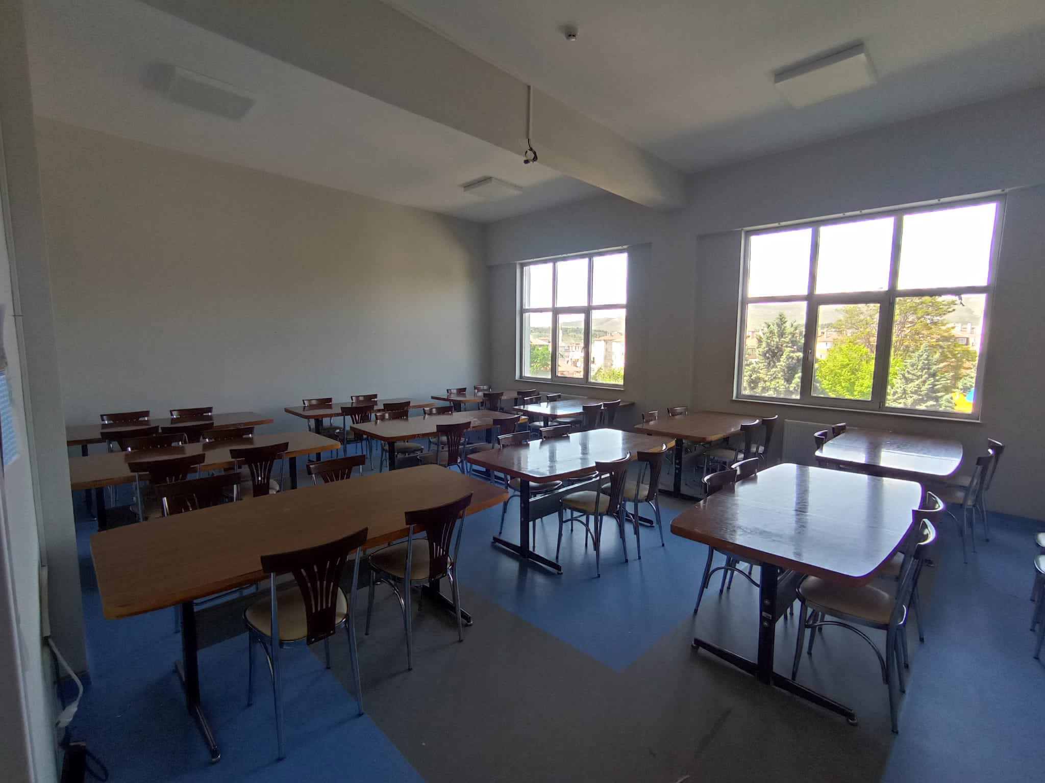 Yeni yerine taşınan kütüphanenin okuma salonu açıldı