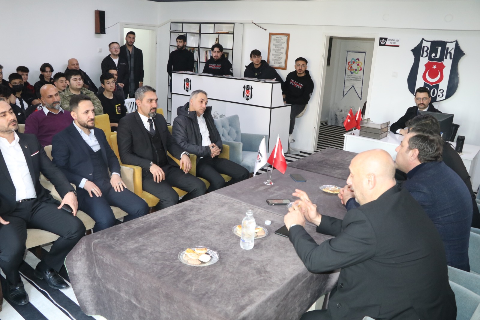 BJK’li Bayrak, Çankırı Beşiktaşlılar Derneğini ziyaret etti