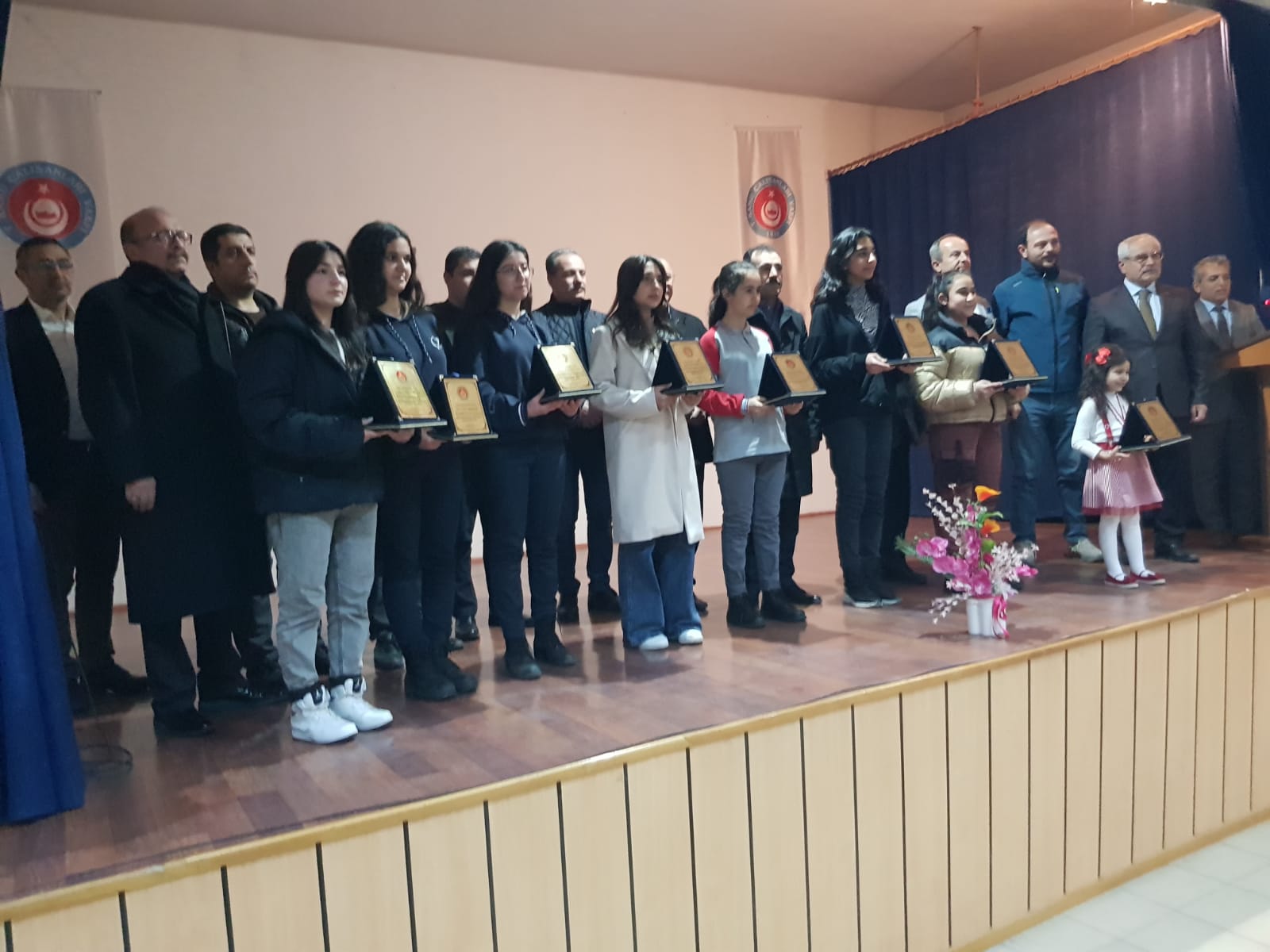 TÜRKAV, öğrencileri ödüllendirdi