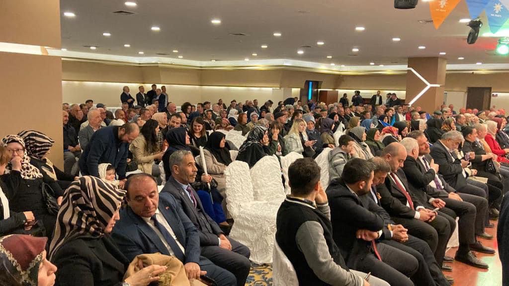 AK Parti teşkilatı iftarda bir araya geldi