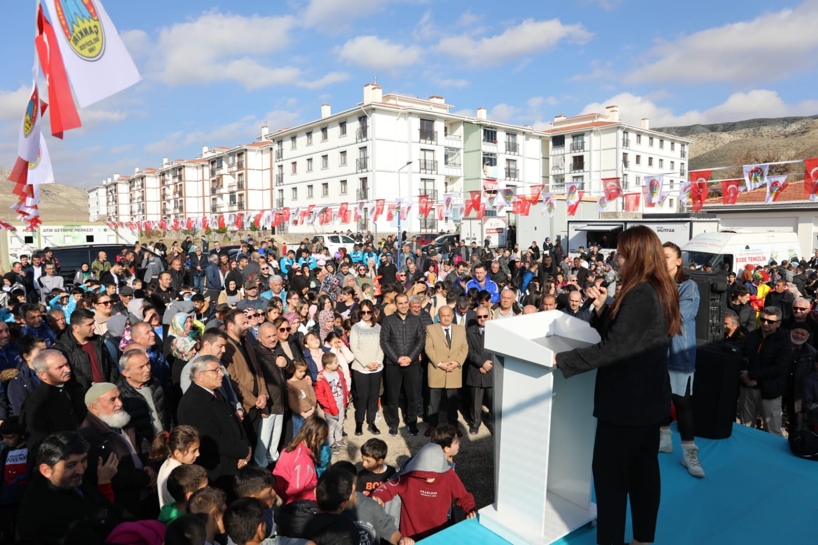 Çankırı Belediyesi Semt Sahalarını Hizmete Açtı