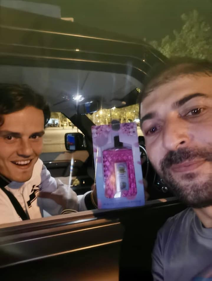 Milli futbolcu Ünal’a Eldivan kiraz kolonyası hediye edildi