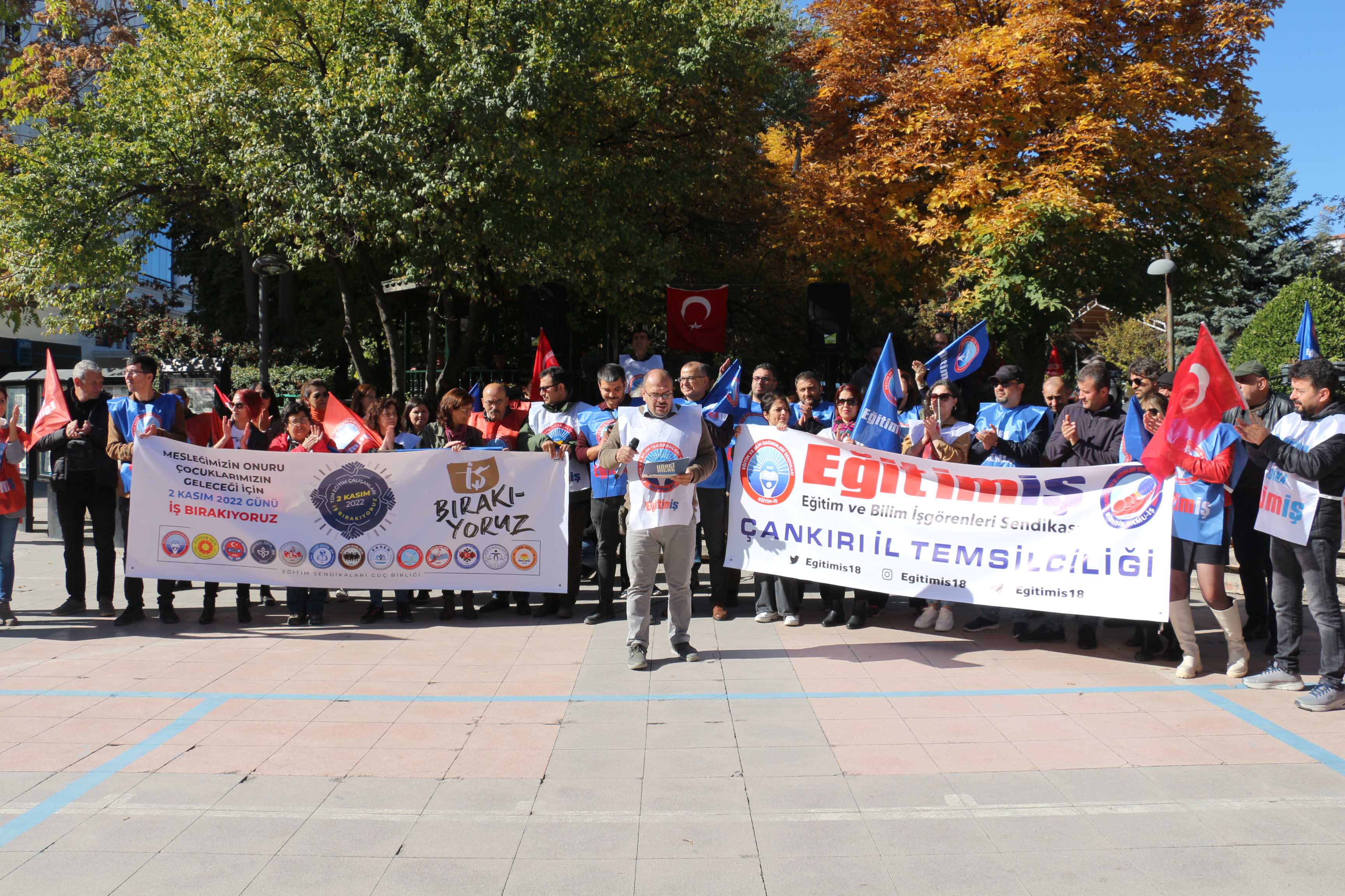  Eğitim İş: Haklı mücadelemizden vazgeçmeyeceğimizi gösteriyoruz