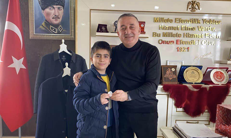 Ilgazlı öğrenci, gram altın bağışladı