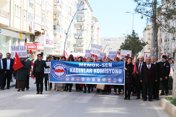 8 Mart Dünya Kadınlar günü yürüyüşü yapıldı