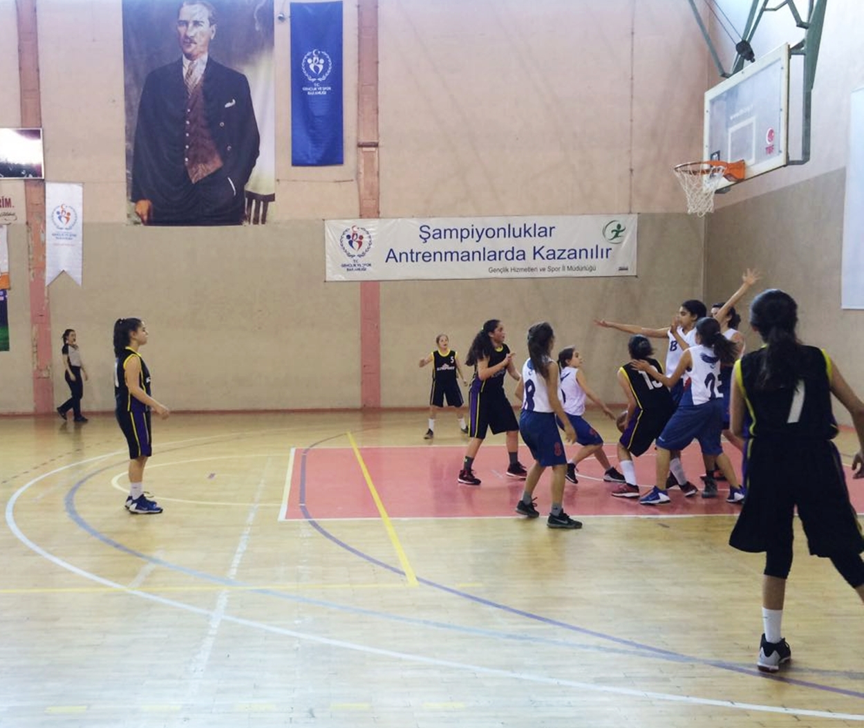 Küçükler Basketbol Türkiye  birinciliği müsabakaları devam ediyor