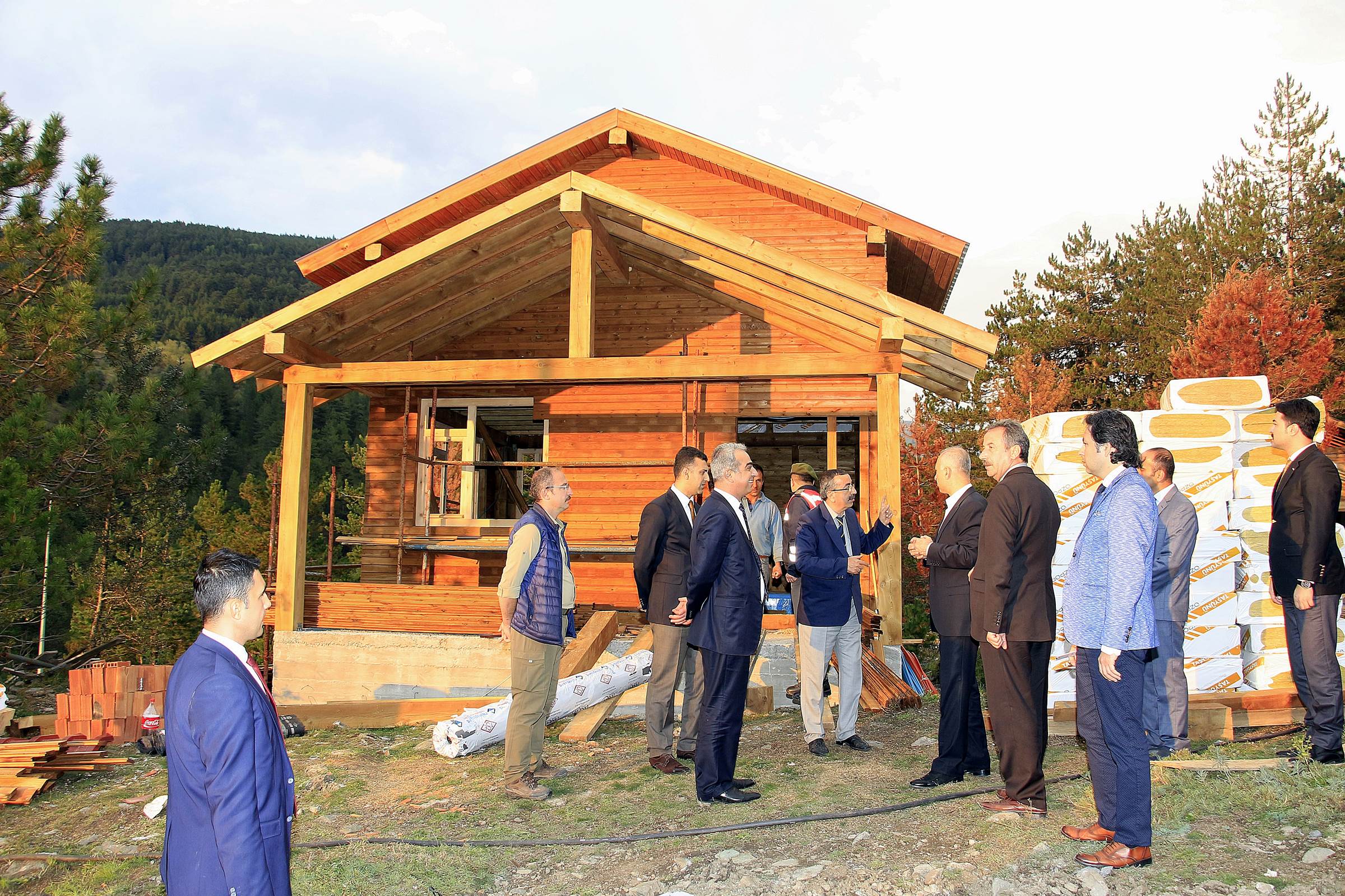 Vali Mesut Köse, Bungalovlarda  incelemelerde bulundu